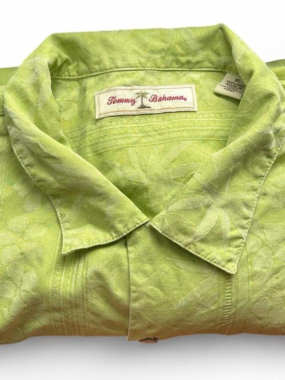 Tommy Bahama green patterned silk button-up tropical vacation shirt